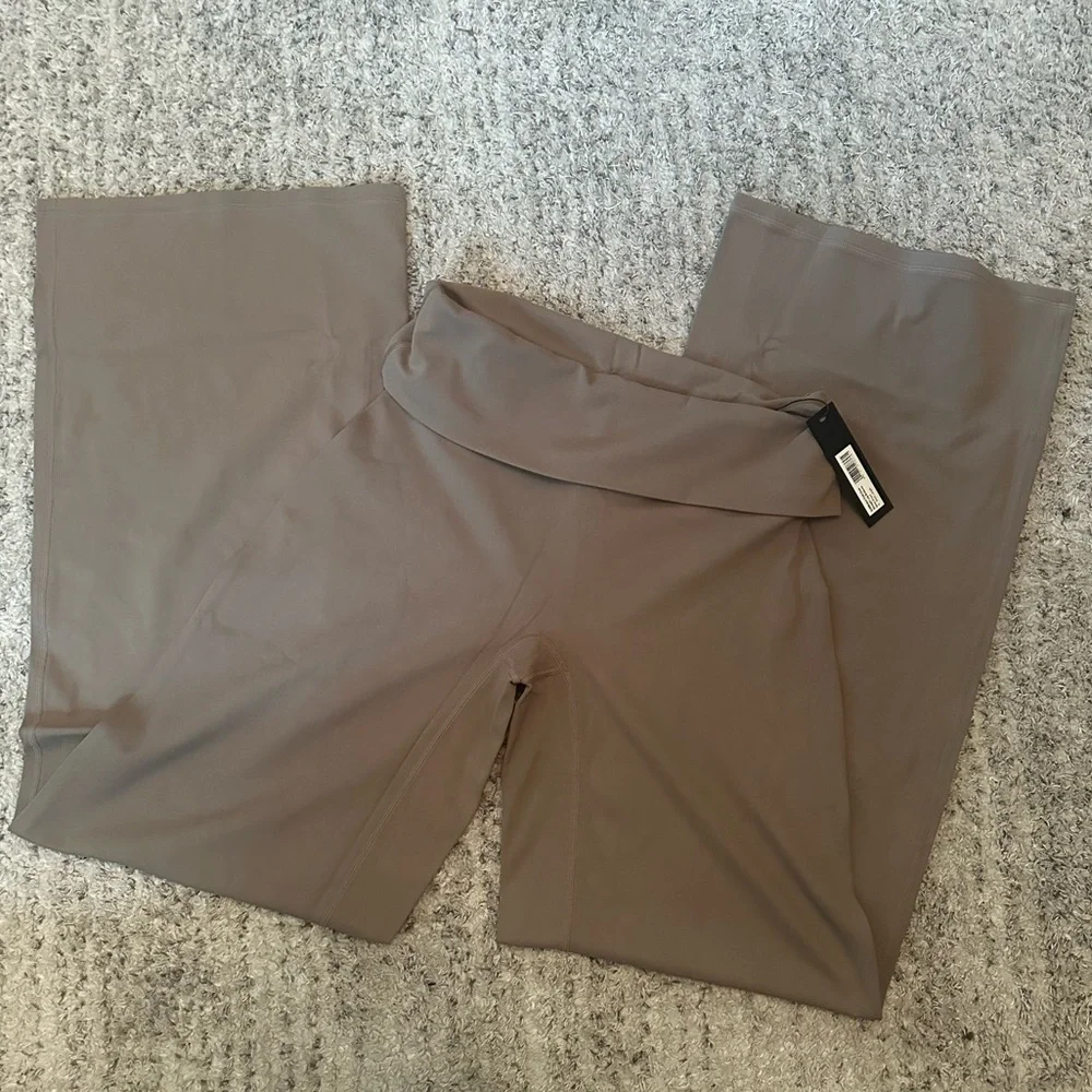 Oner Active SOFTMOTION™ FOLD OVER STRAIGHT LEG BOTTOMS - Picture 2 of 5